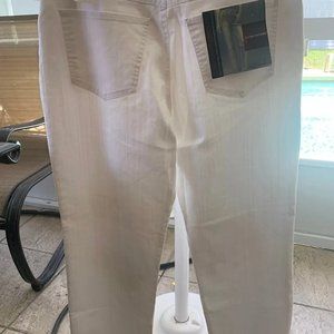 NWT Gloria Modern Fit Stretch Modern Fit White Jeans Petite Medium (Size 12)